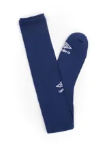 Medias deportivas blancas de fútbol para adulto, marca Umbro, con logo de la marca en negro.