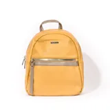 Mochila pequeña de símil cuero color mostaza, con dos compartimentos con cierre y asa corta superior.