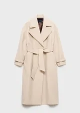 Abrigo largo de lana italiana Manteco en color beige, con diseño envolvente, cuello con solapas y cinturón ajustable a la cintura. Presenta mangas largas con trabillas en los puños y bolsillos laterales.