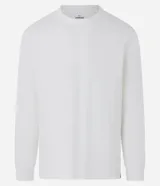 Remera de manga larga con cuello redondo, confeccionada en algodón. Presenta un corte comfort holgado y una pequeña etiqueta decorativa en el bajo.