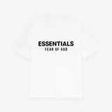 Camiseta blanca de algodón con logo "ESSENTIALS FEAR OF GOD" estampado en la espalda. Corte oversize.