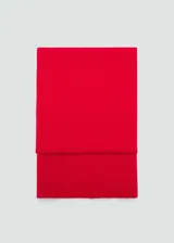 Bufanda de tejido de punto acanalado en color rojo vibrante, confeccionada en una mezcla de lana y cashmere.