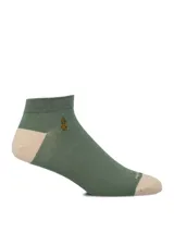 Medias cortas color verde militar con talón y puntera en tono beige, con detalle de pequeño perro bordado en el lateral y elástico acanalado en el tobillo.