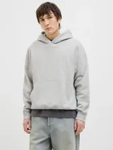 Canguro gris melange con capucha, mangas largas y bolsillo tipo canguro. Estampado en la espalda con la inscripción "Oakwood Nine Zero 90291 LA County".