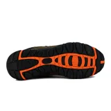 Championes de trekking Diadora, color marrón oscuro con detalles en negro y naranja. Capellada de cuero impermeable.