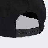 Gorra Adidas Snapback Adicolor de color negro, con visera plana y el logo del Trifolio bordado en blanco en el panel frontal.