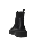 Botas Chelsea de mujer color nude (beige claro) con caña de tejido elástico negro acanalado. Posee suela track gruesa y dentada de goma negra y tirador trasero de tela negra.