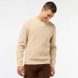 Sweater de punto con textura gofrada, cuello redondo y mangas largas, de corte estándar.