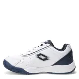 Championes deportivos Lotto de mujer, confeccionados en cuero sintético negro con detalles perforados y logo de la marca grabado en el lateral. Cuentan con cierre de cordones y suela de goma resistente.