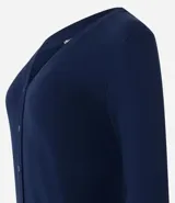 Cardigan de punto fino color gris, con escote en V, cierre frontal con botones y mangas largas. Confeccionado en una mezcla de viscosa y poliamida.