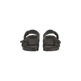 Sandalias Birkenstock Arizona Eva color negro, con dos tiras ajustables con hebilla y diseño anatómico.