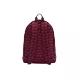 Mochila Lacoste Neocroc de color rojo y azul con estampado geométrico en 3D. Cuenta con un compartimento principal con cierre de doble cursor, un bolsillo frontal con cierre y tiradores de cordón, asa superior de mano y el clásico logo del cocodrilo bordado en la parte inferior.