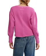 Buzo de calce relajado con escote a la base, hombros caídos y mangas amplias con detalle de ojalillos y cordones en los puños. Confeccionado en tejido de algodón con textura tipo waffle.