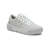 Sneaker Cat modelo Amp, color gris claro con detalles metalizados en la zona de los cordones. Presenta una suela de plataforma robusta con diseño estriado y logo de la marca en el lateral.