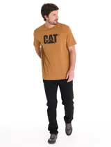 Jeans de corte slim color negro de la marca Caterpillar, con diseño clásico de cinco bolsillos, cierre de cremallera y botón metálico.