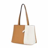 Cartera tipo tote color negro y blanco, con textura granulada, diseño combinado en el lateral y asas largas para el hombro.