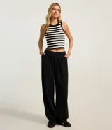 Musculosa corta ajustada de Blue Steel, con diseño de rayas horizontales en blanco y negro, escote redondo y acabado acanalado.