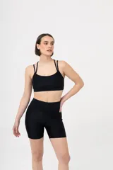 Short de lycra color marrón, tiro alto y calce ajustado.