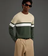Suéter de punto con diseño de bloques de color horizontal en tonos beige, blanco y verde oscuro, cuello redondo y manga larga.