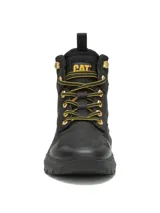 Bota de caña media Caterpillar modelo Colorado Sneaker WP, color negro con detalles en amarillo, combinando diseño de bota clásica y suela de zapatilla. Confeccionada en cuero tipo nubuck y gamuza, con cordones bicolor, ojales metálicos y logo de la marca en el lateral y lengüeta.