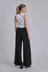 Musculosa de algodón acanalado con cuello redondo, corte ajustado y diseño sin mangas.