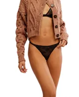 Colaless de encaje con laterales de elástico ancho, diseñada con un calce cómodo y femenino.