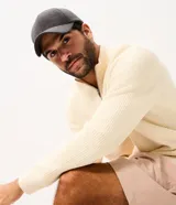 Gorra de béisbol con visera curva, confeccionada en tejido estructurado con textura similar a la lana en color gris oscuro.