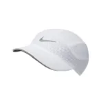 Gorra deportiva Nike modelo AeroBill Tailwind, confeccionada en tejido de malla transpirable color blanco. Presenta el logo de la marca en color gris en el frente y visera con borde gris.