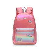 Mochila escolar de color rosa iridiscente con acabado brillante. Presenta un bolsillo frontal con efecto degradado en tonos pastel (azul, verde, rosa) y varios parches decorativos con texto como "ONLY GOOD VIBES" y "BUTTERFLY MOOD". Tiene correas acolchadas y bolsillos laterales de malla.