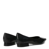 Zapatos de mujer Bottero color negro, de punta fina, diseño clásico y taco cuadrado bajo.