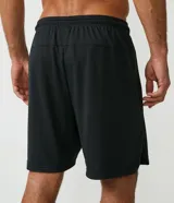 Bermuda deportiva Get Over de color azul marino, con cintura elástica ajustable mediante lazo y dos bolsillos laterales con cierre de cremallera.