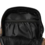 Bolso bandolera marrón con estampado animal print y correa negra ajustable.