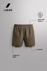 Short de running 2 en 1 color beige, confeccionado en tejido técnico ligero y elástico con malla interior integrada. Presenta cintura elástica ajustable con cordón, bolsillo trasero con cierre y aberturas laterales en el bajo.