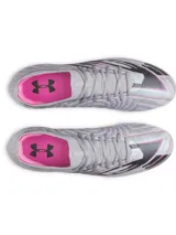 Championes de fútbol Under Armour Shadow Pro 4 FG, diseño en tonos grises, celestes y negros con detalles en rosado. Empeine textil ligero con cuello y lengüeta de punto, plantilla de EVA y suela con tacos diseñados para césped natural.