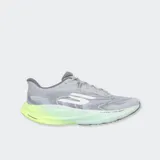 Championes de running Skechers Aero Spark, color gris con suela degradada en tonos verde y amarillo fluor. Presentan capellada de malla transpirable, cordones y el logo de la marca en el lateral.