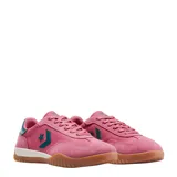 Championes Converse Run Star Trainer, color rosado con detalles en verde oscuro. Presentan una combinación de gamuza y material textil, con el logo de la estrella y la flecha característico en el lateral, entresuela blanca y suela de goma color caramelo.