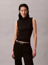 Sweater negro sin mangas Calvin Klein confeccionado en mezcla de viscosa y poliéster, con diseño ajustado y cuello perkins de punto de canalé.