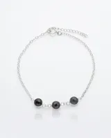 Pulsera de cadena fina de plata 925 con tres circonias negras redondas engastadas.
