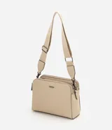 Cartera bandolera mediana Satinato de PU color beige, con diseño estructurado, múltiples compartimentos con cierre de cremallera, herrajes oscuros y correa de gros ajustable.