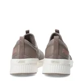 Championes de mujer Puma Softride Harli Slip On, color gris topo, con diseño sin cordones, bandas elásticas cruzadas en el empeine y amortiguación cómoda con suela blanca.