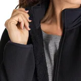 Campera polar negra de waffle fleece con cierre frontal completo, cuello alto, bolsillos inferiores con cierre y bolsillo de seguridad en el brazo con cierre.