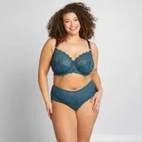 Braguita de tiro alto confeccionada en una combinación de encaje floral y microfibra, con bordes festoneados en la parte superior.