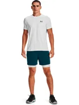 Short de compresión Under Armour de la línea HeatGear, diseñado para entrenamiento de alto rendimiento. Presenta un ajuste ceñido al cuerpo, cintura elástica ancha con logo de la marca, paneles de malla para ventilación y un bolsillo lateral Strength Pocket.