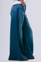 Jean Widi de corte wide leg y tiro alto, color negro, con diseño amplio y fluido.