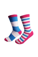 Pack de dos pares de medias de caña media con diseño de rayas horizontales en colores azul, blanco y fucsia.