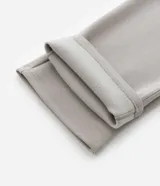 Pantalón recto color negro de algodón y poliéster, con cintura elástica con lazo ajustable, bolsillos laterales y diseño liso.
