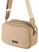 Bandolera Terrano de diseño rectangular y compacto, confeccionada en material símil cuero con textura granulada. Cuenta con cierre superior, correa ajustable de tela al tono y placa metálica decorativa con el logo de la marca en el frente.