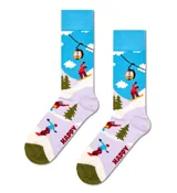 Medias Happy Socks con diseño de snowboarders, árboles y teleférico sobre fondo celeste y lila.