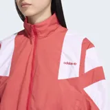 Campera deportiva Adidas Originals de corte holgado, color rojo con paneles blancos en los hombros y mangas. Presenta cierre frontal de cremallera, cuello alto y puños elásticos.