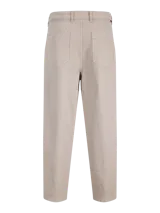 Pantalón chino de lino color gris, con diseño de corte recto y holgado.